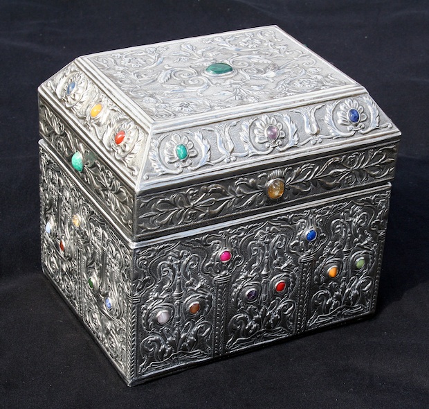 Engraved jewel box