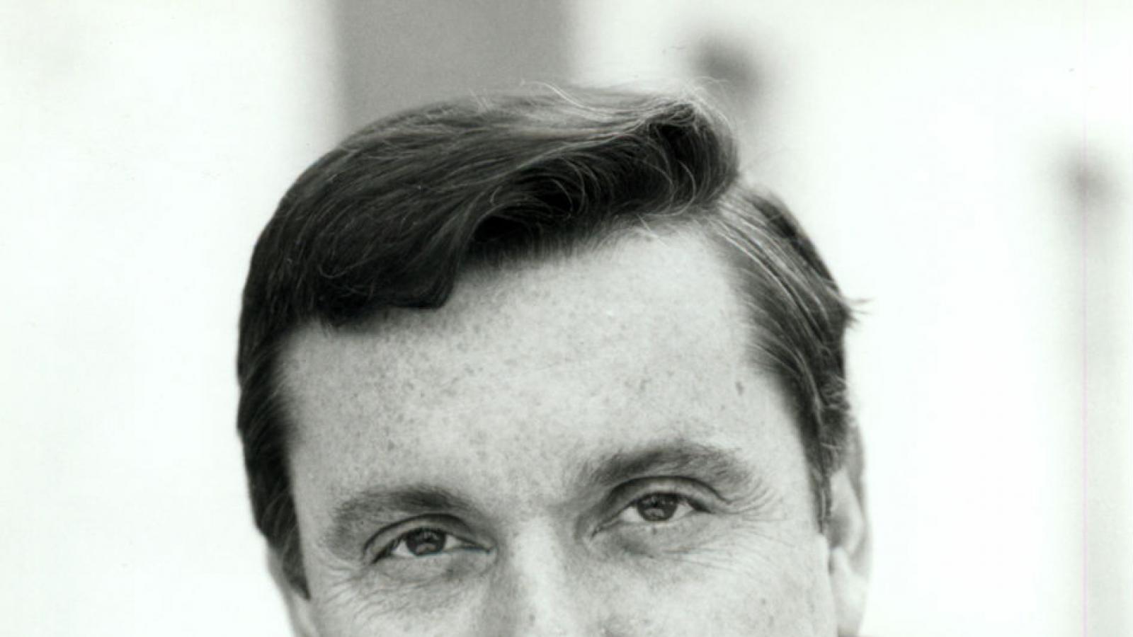 Headshot of Frank Hodsoll