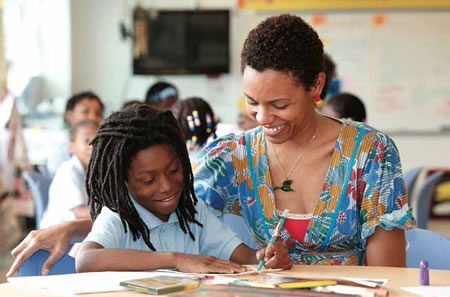 An art class at Savoy Elementary School. Photo by John Pinderhughes, courtesy of Crayola LLC and used with permission