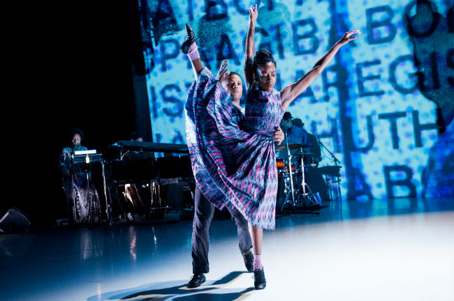 Two dancers in pas de deux