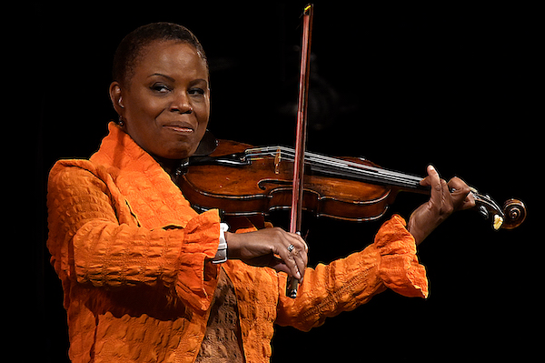 A woman polaying a violin.