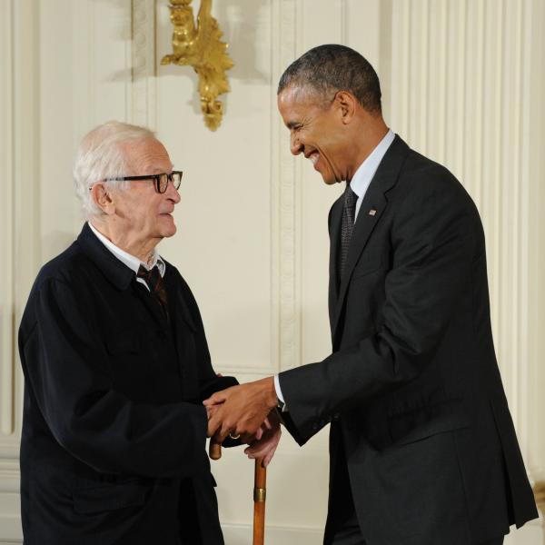 Albert Maysles receving award from Back Obama