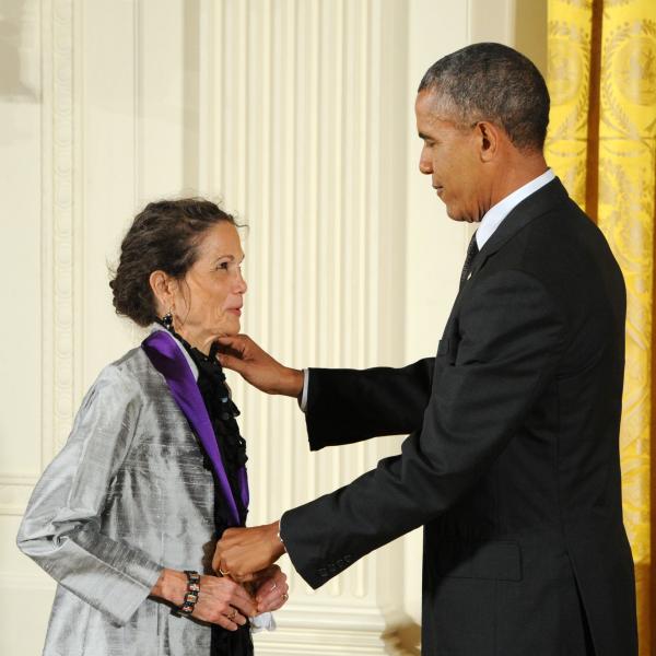 Julia Alvaraz receiving an award from Barack Obama