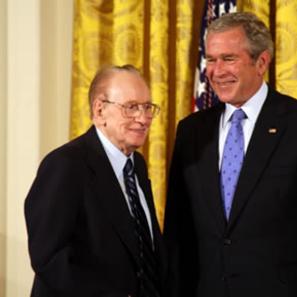 The 2007 National Medal of Arts was awarded to guitarist and innovator Les Paul and presented by President Bush on November 15, 2007 in an East Room ceremony. 