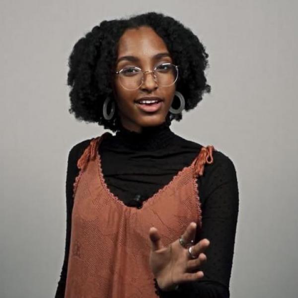 Rahele Megosha reciting