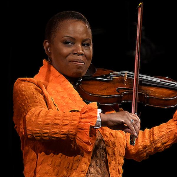 A woman polaying a violin.