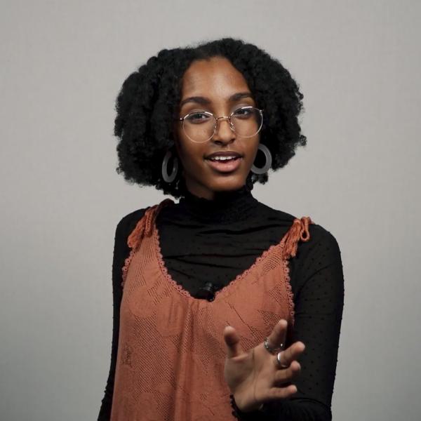 Rahele Megosha reciting
