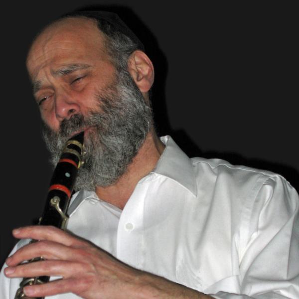 Man playing a clarinete.