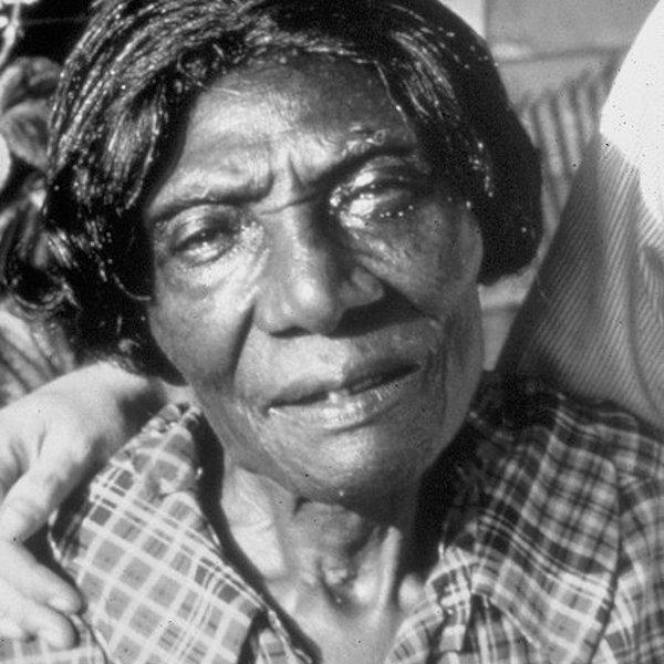 Headshot of a woman.