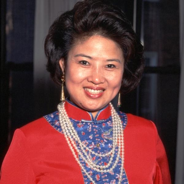 Headshot of a woman.