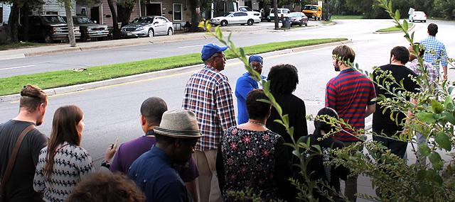 Group on a neighborhood tupir