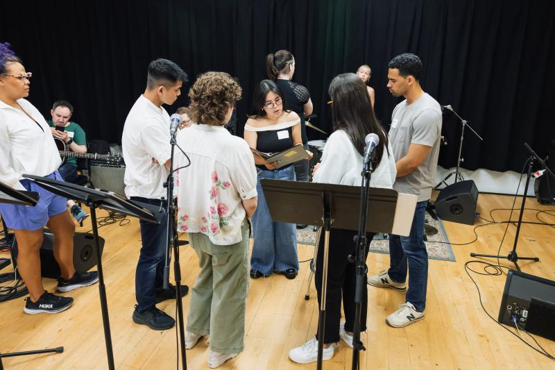 Ale Fonseca providing feedback during rehearsals of her original song, "Overthinking."