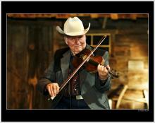 Head shot of fiddler player Johnny Gimble