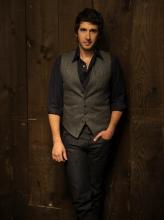 Standing publicity shot of singer Josh Groban