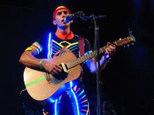 sufjan_stevens_in_LED_suit_performs_live