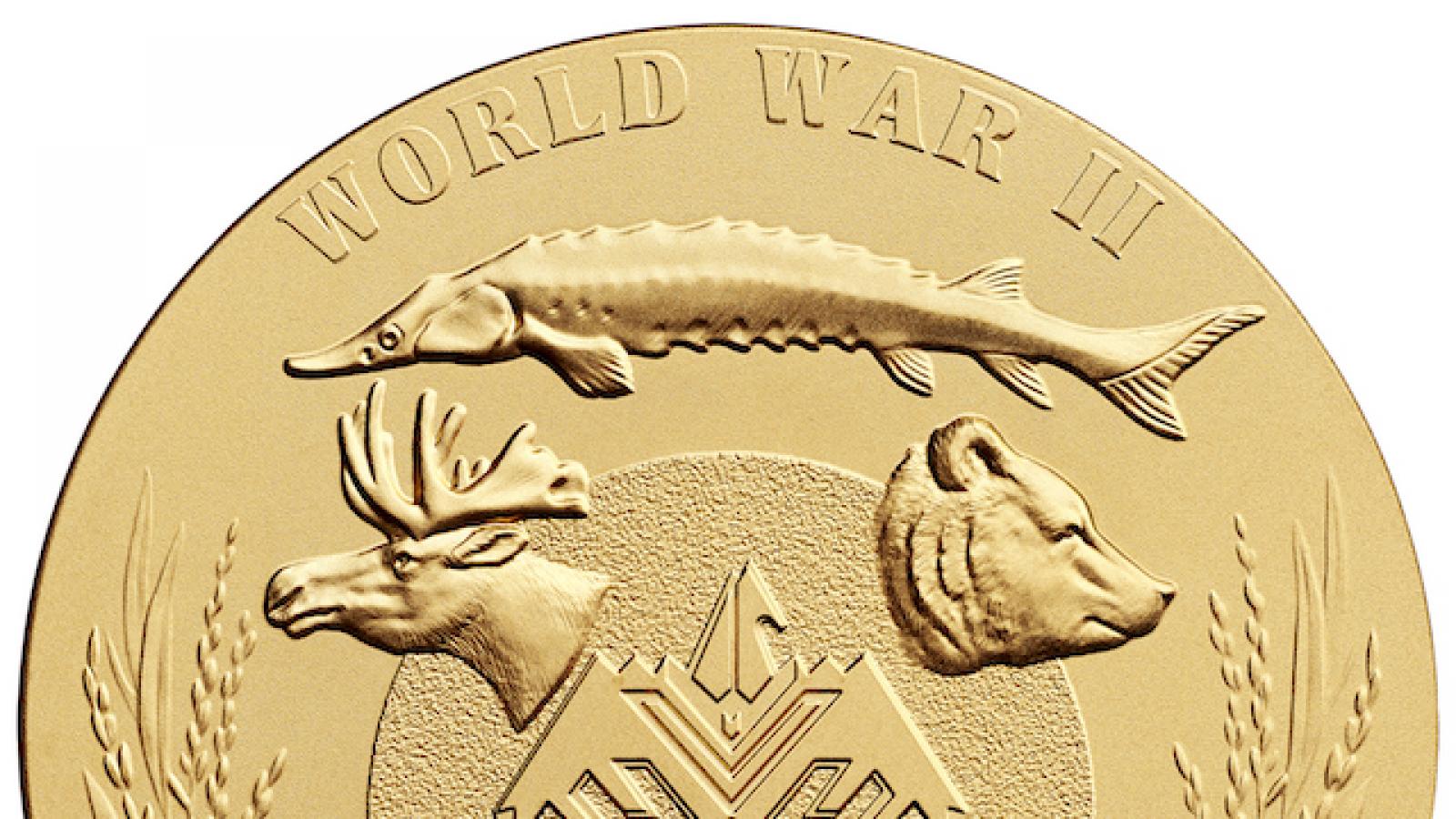 a bronze medal with a stylized figure of an eagle in the center encircled by realistic depictions of a sturgeon, a bear's head, a crane's head, an eagle's head, a wolf head, and a moose's head. On the left and right side, sheaves of grain. 