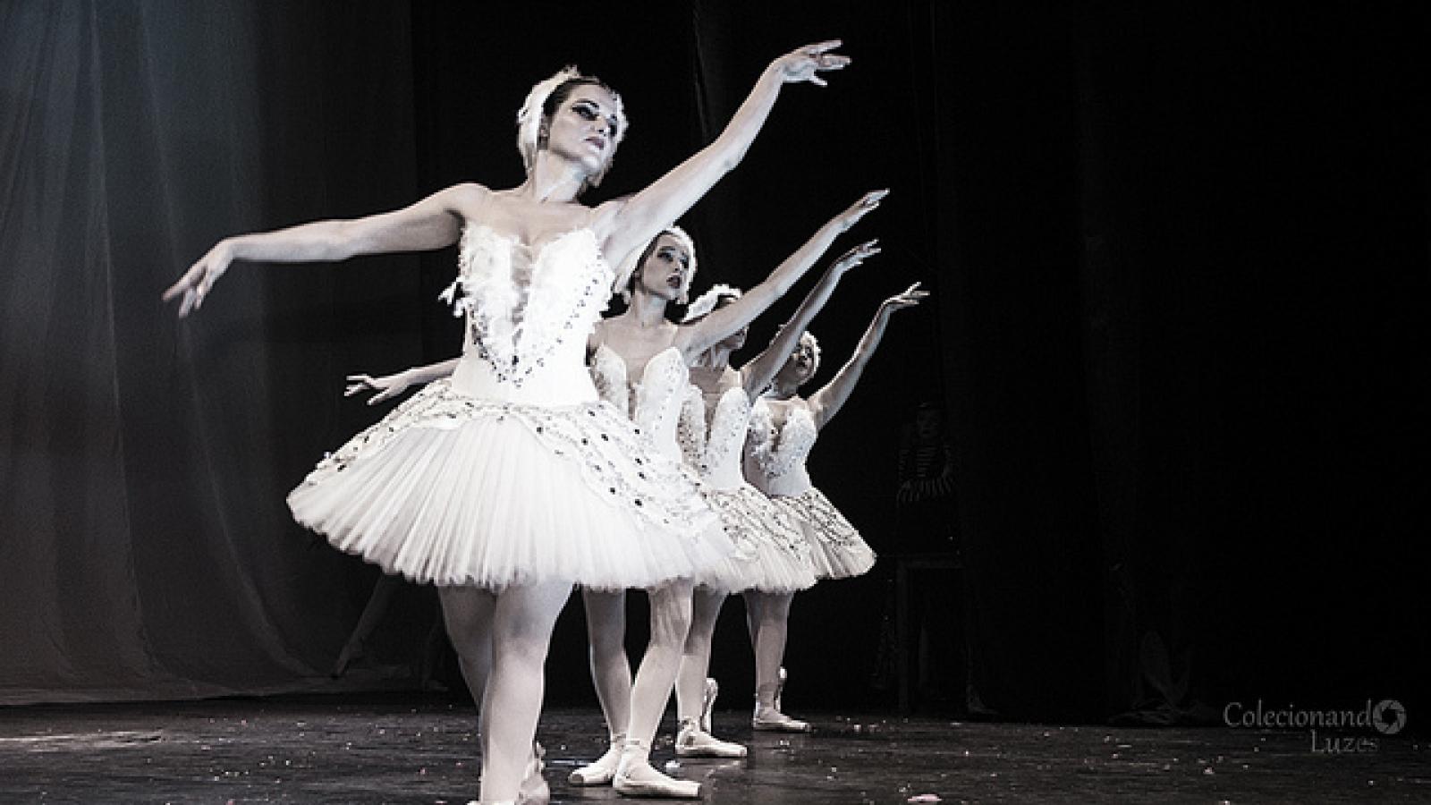 Ballet dancers in a line with arms extended Ballet dancers in a line with arms extended
