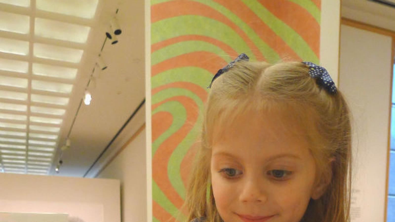 Child at an art museum Child drawing stars
