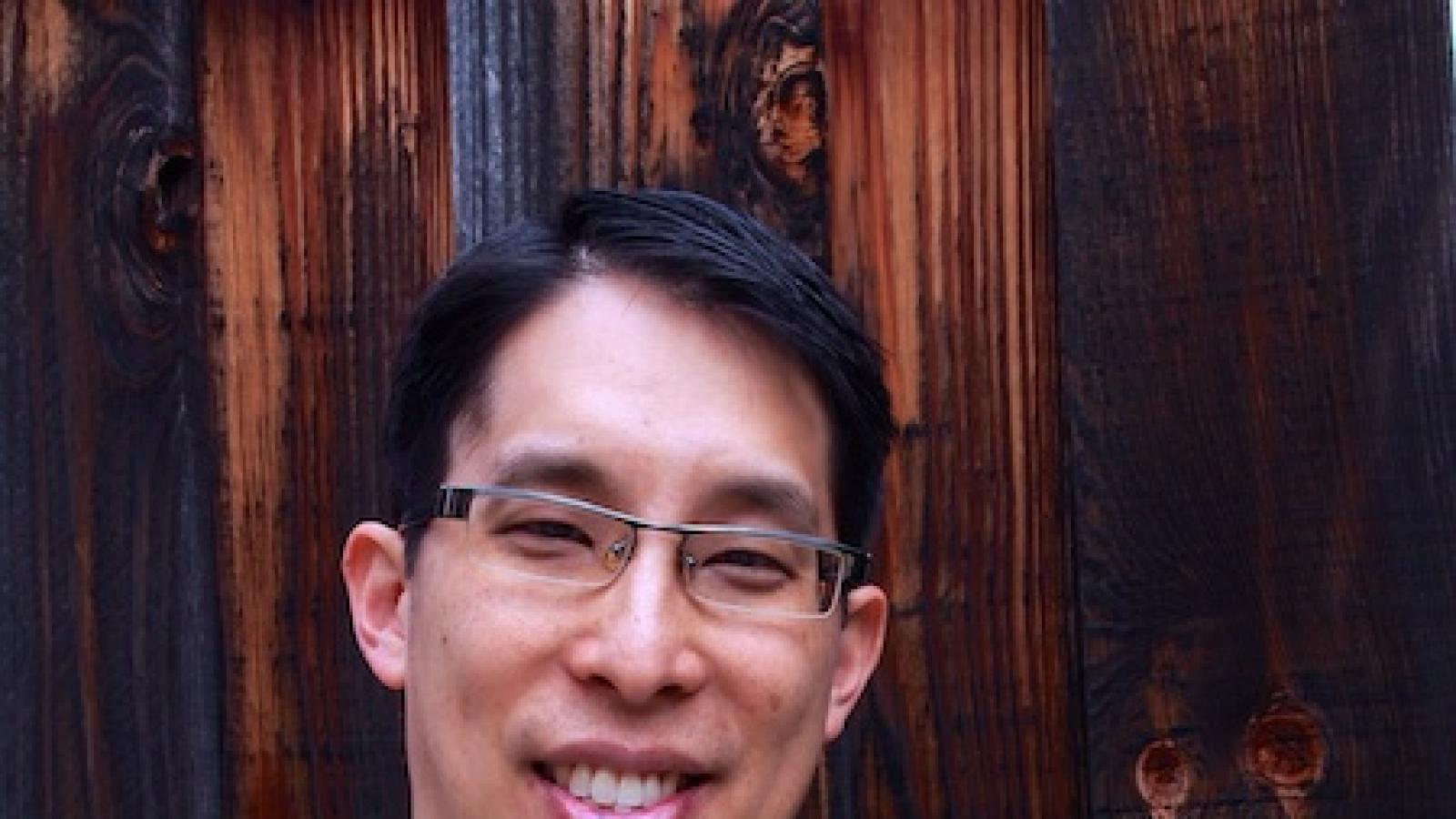 Headshot of Chinese-American cartonnist Gene Luen Yang
