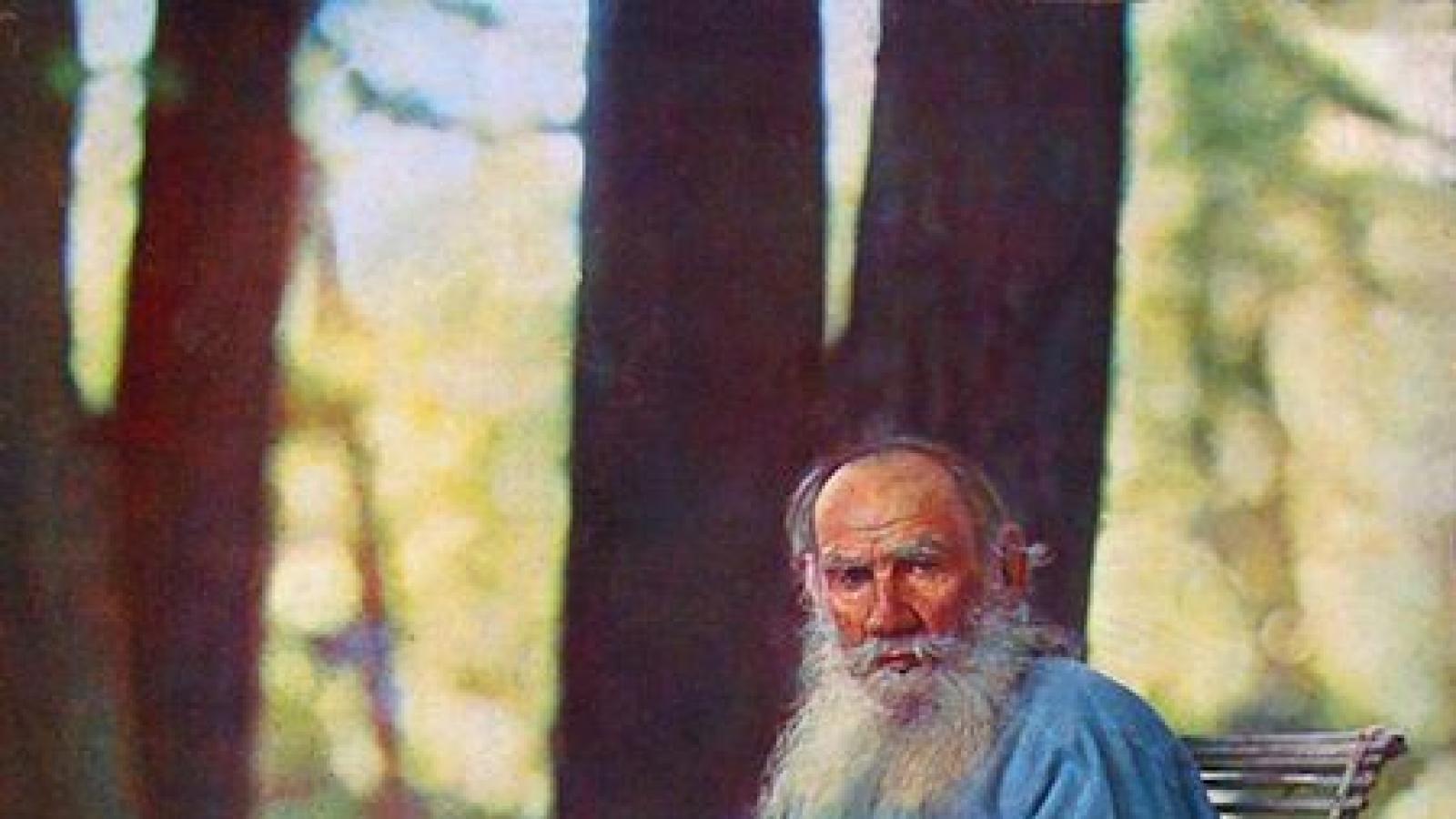 Portrait of Leo Tolstoy on a bench Portrait of Leo Tolstoy on a bench
