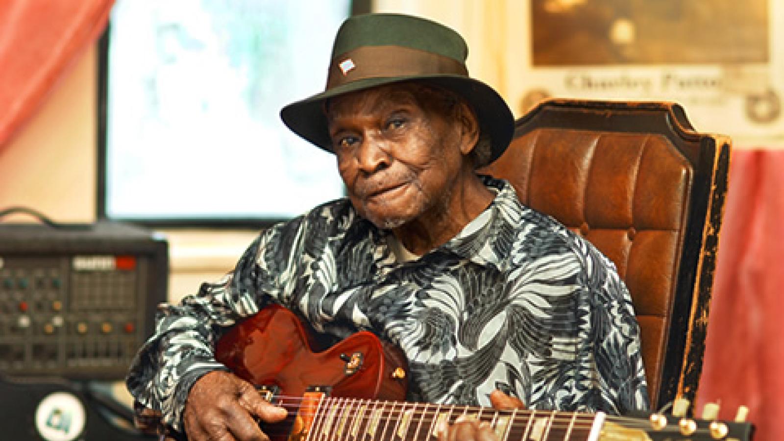 David "Honeyboy" Edwards. Photo by Tom Pich