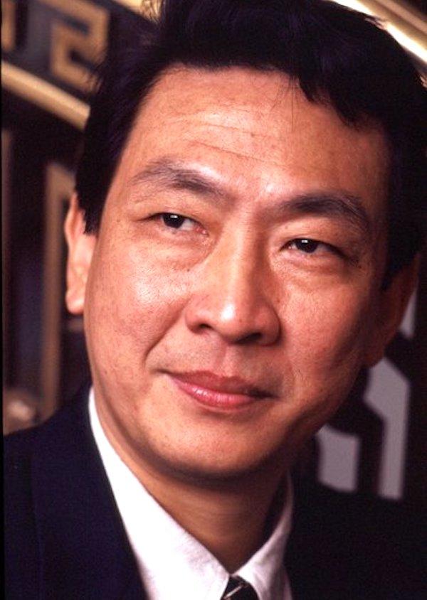 Headshot of a man.