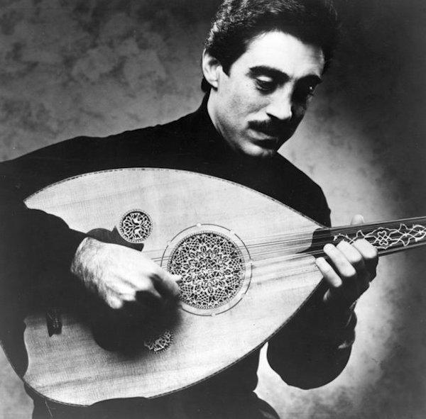 A man playing a laud.