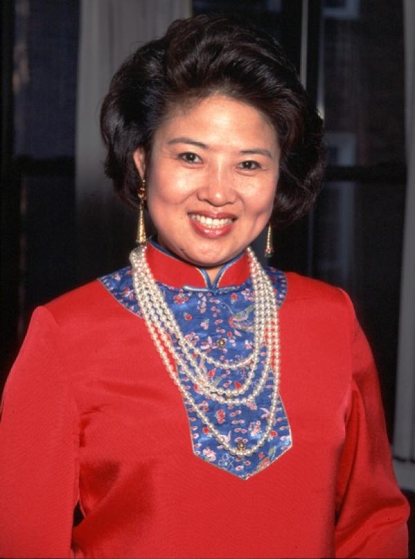 Headshot of a woman.