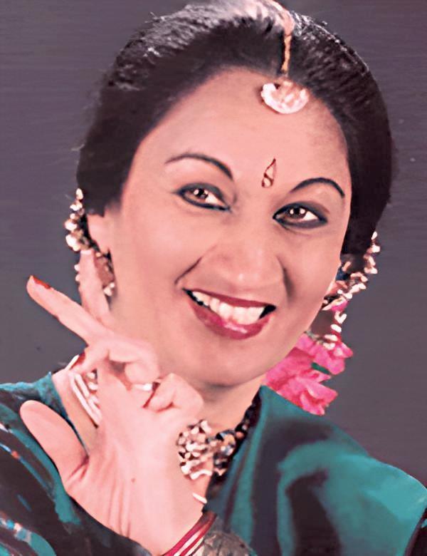Headshot of a woman.